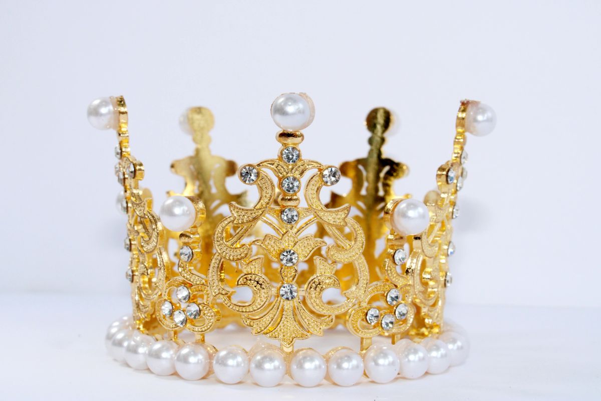 Golden Pearl & diamond accented Crown