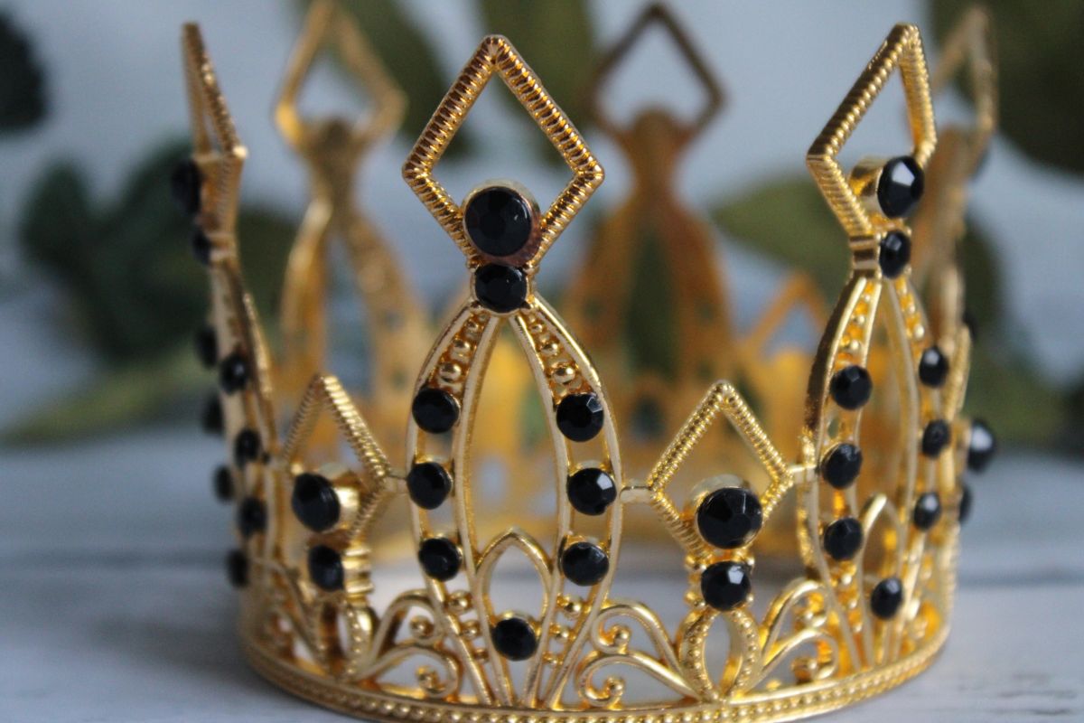 Large Black Diamond Crown