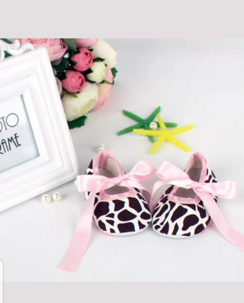 Moomoo Print Crib Shoes